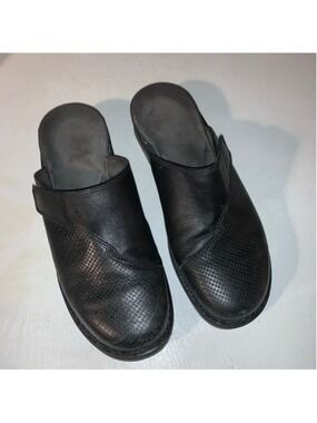 Women's Clarks Black Leather Mules Clogs Size 9